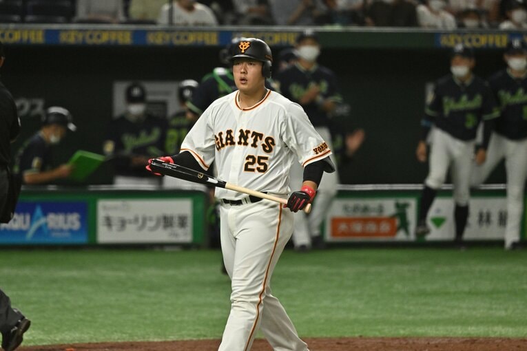 21本塁打、62打点（7月16日時点）だが、首位の村上に大きく離されている巨人・岡本和真 ©︎Hideki Sugiyama