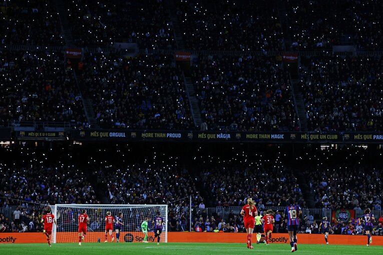 W杯ブラジル戦のウラで「バルサ女子がカンプノウで4万6967人」盛況なワケ… メッシ後に君臨する“女王”、熊谷紗希が見せた悔しさ(68)