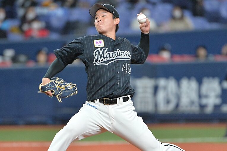 井口監督からの期待も大きいプロ3年目の左腕・中村稔弥。清峰高校、亜細亜大を経て18年ドラフトでロッテに5位指名された ／ photograph by Sankei Shimbun