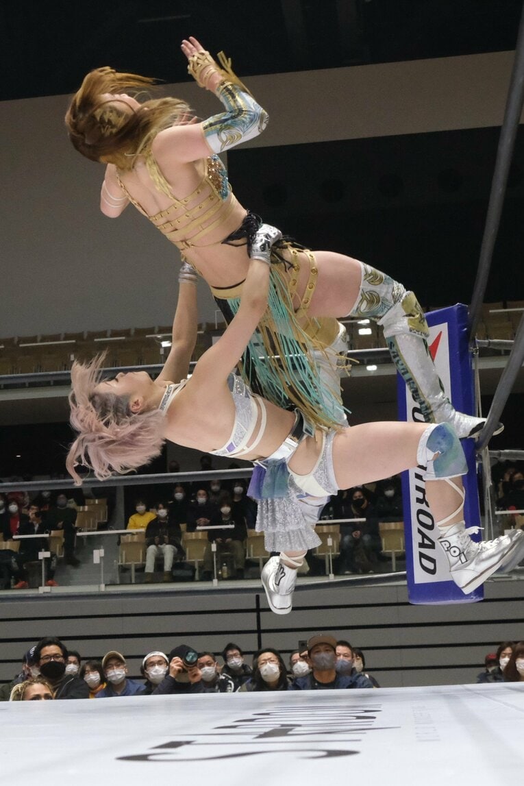 なつぽいがコーナーからの“ぽい捨て”ジャーマンを狙うが…