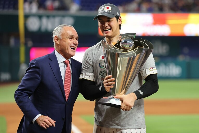前回WBCの優勝時。左が現MLBコミッショナーのロブ・マンフレッド ©Getty Images
