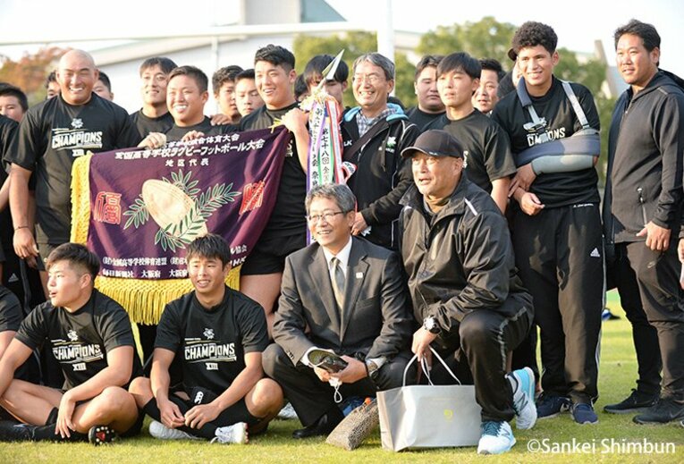 宿敵・天理高校を破り、花園出場を決めた御所実業。初戦は28日、兵庫・報徳学園高校と対戦する