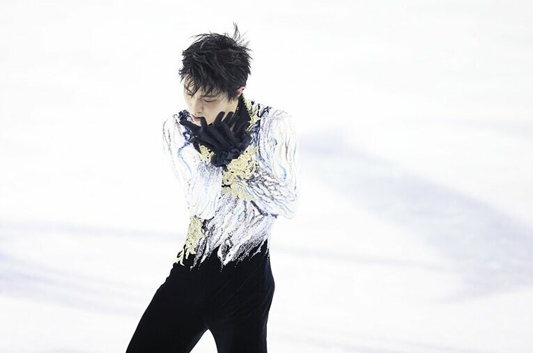 スポーツ総合誌『Number』の表紙人気投票でも他のフィギュアスケート特集の表紙をおさえ、1位に推された“伝説の1枚”。この1枚を撮るまでの話を聞いた ／ photograph by Tsutomu Takasu