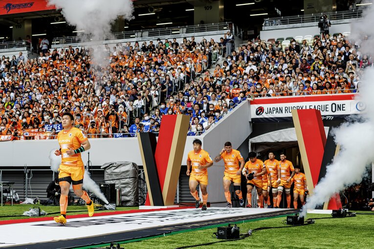キャプテン立川を先頭に入場するスピアーズのメンバー　©︎Kiichi Matsumoto