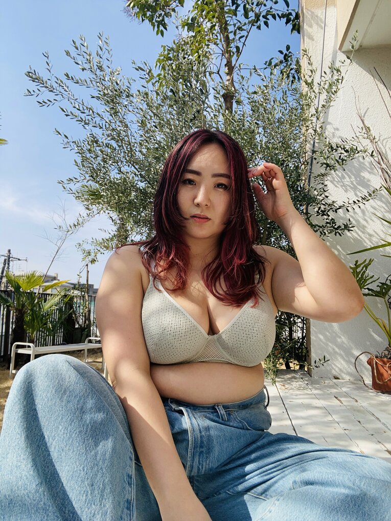 プラスサイズモデルを務めるまなせゆうな　©本人提供