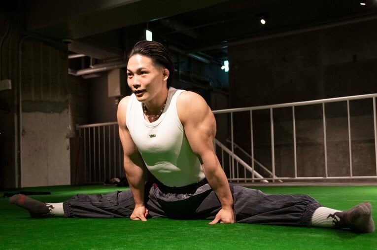 力士時代に取り組んだ股割りもアップに欠かせない　©Keiji Ishikawa