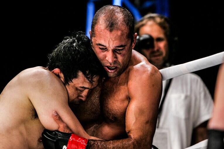 かつて死闘を繰り広げたホイス・グレイシーとリング上で再会を果たした