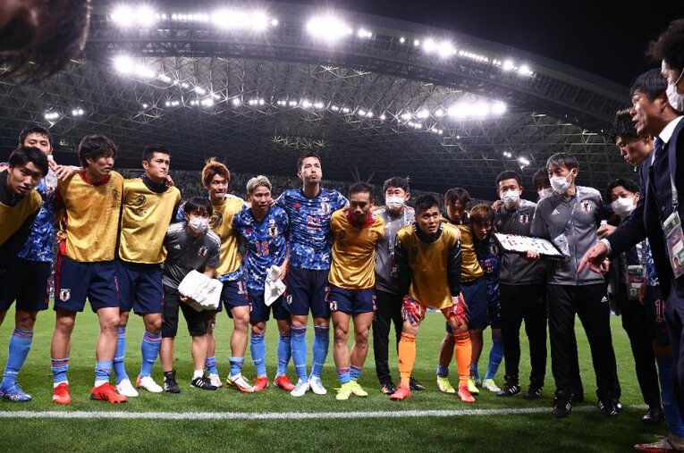 絶体絶命の大一番でオーストラリアに勝ち越した日本代表。手にしたのは、貴重な勝点3とチームの一体感だった ／ photograph by AFLO