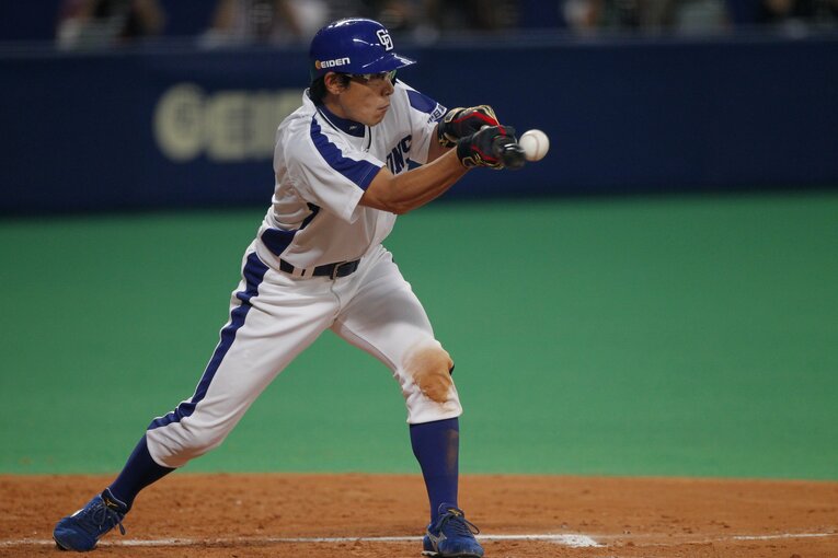 バントも確実に決めた井端　©︎Tamon Matsuzono