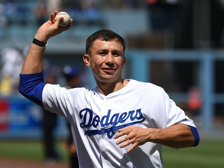 2017年、ドジャースタジアムで始球式に登場したゴロフキン　©Getty Images