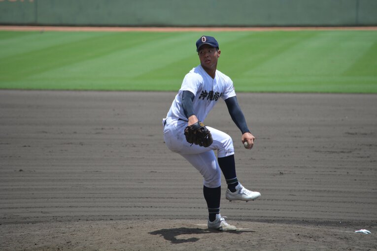 末吉良丞の投球フォーム（2枚目／全6枚）©Takarin Matsunaga