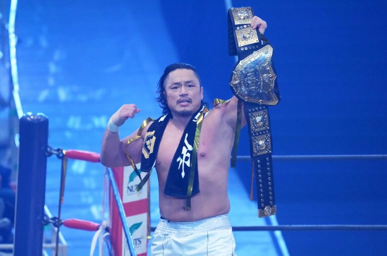 悲願のIWGP世界ヘビー級王座を手にした後藤洋央紀（45歳）。2月11日、大阪府立体育会館 ／ photograph by Essei Hara