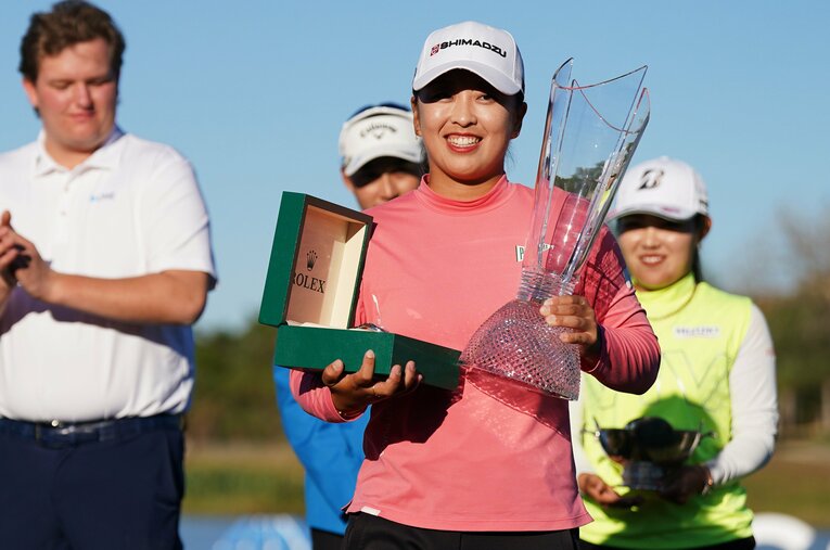 1990年の小林浩美以来となるルーキー・オブ・ザ・イヤーを獲得した西郷真央（23歳） ／ photograph by Shizuka Minami