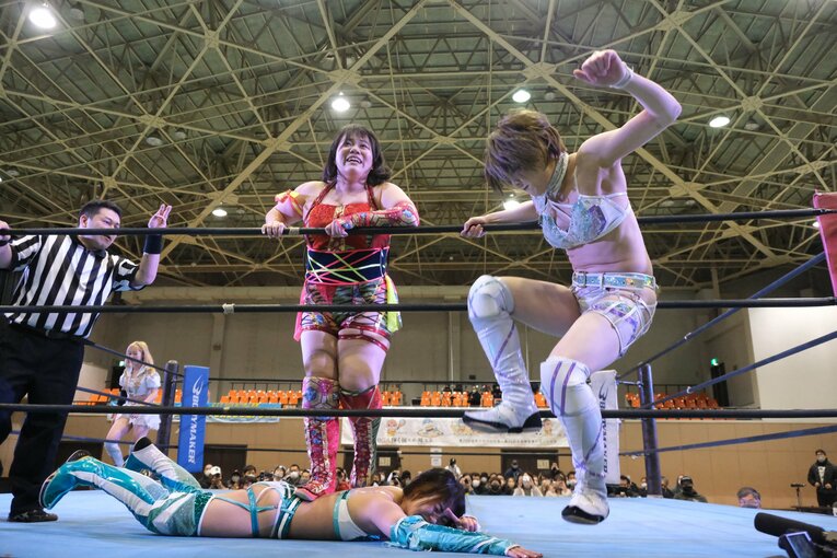 「可憐ですねぇ」人気女子レスラー・安納サオリに観客もウットリ…初の凱旋大会に滋賀が沸いた日「“絶対不屈彼女”は泣かないんです」(87)