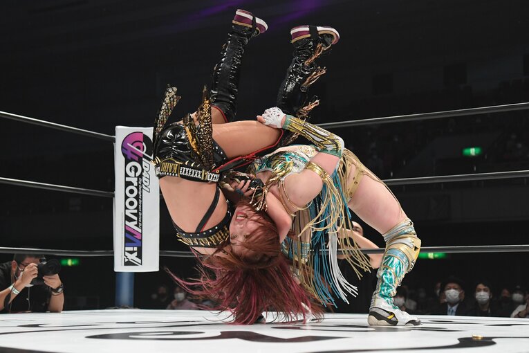 上谷沙弥vs.KAIRI