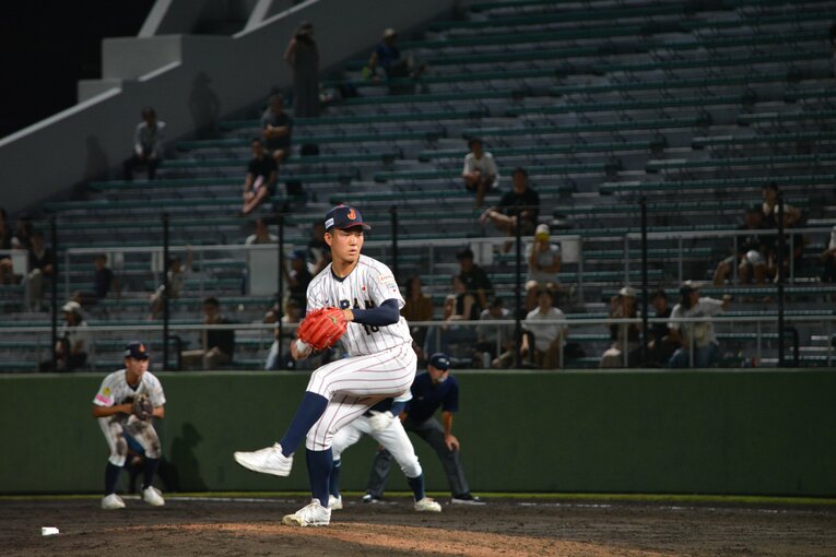 「下半身に粘りができた」石垣元気の投球フォーム　©Takarin Matsunaga