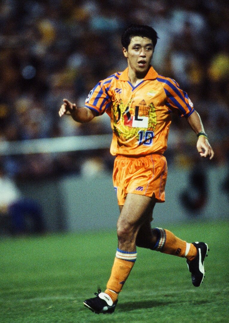 東海大一高でともに戦った澤登正朗は清水エスパルスで10番をつけた。写真はJリーグ開幕の1993年、日本平スタジアムで　©J.LEAGUE