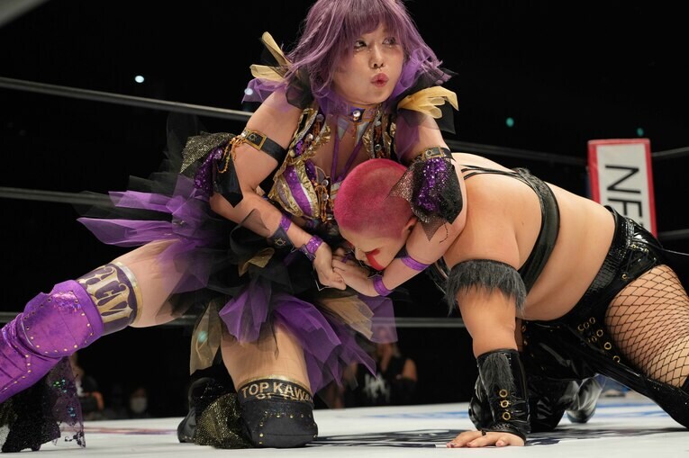 王者・刀羅ナツコに挑む中野たむ。8月31日、武蔵野の森総合スポーツプラザ　©Essei Hara