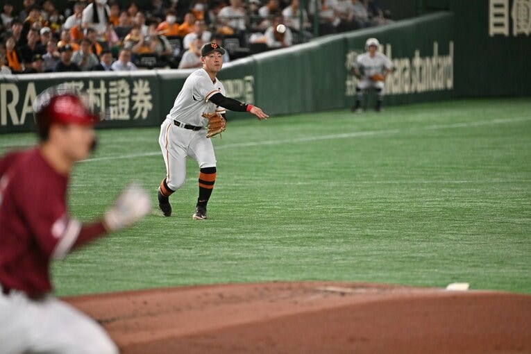 来季、ファーストで起用される岡本和真　©Hideki Sugiyama