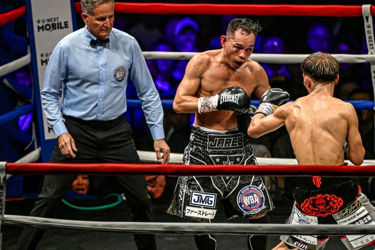 堤聖也vs.ノニト・ドネア。12月17日、両国国技館　©Takuya Sugiyama