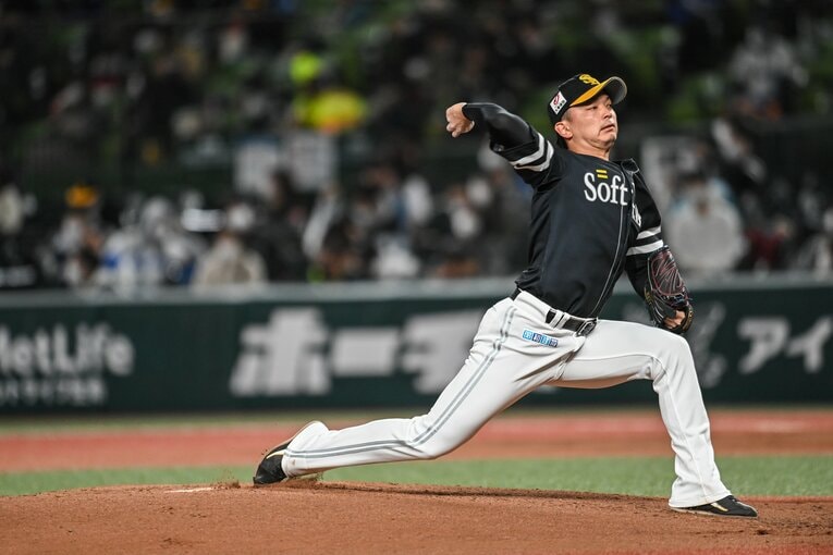 沖縄出身の東浜巨（ソフトバンク）　©BUNGEISHUNJU