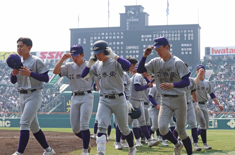7年ぶりにセンバツベスト8に進んだ花巻東。健大高崎に力負けはしたが、少しずつ変革を進めている ／ photograph by JIJI PRESS