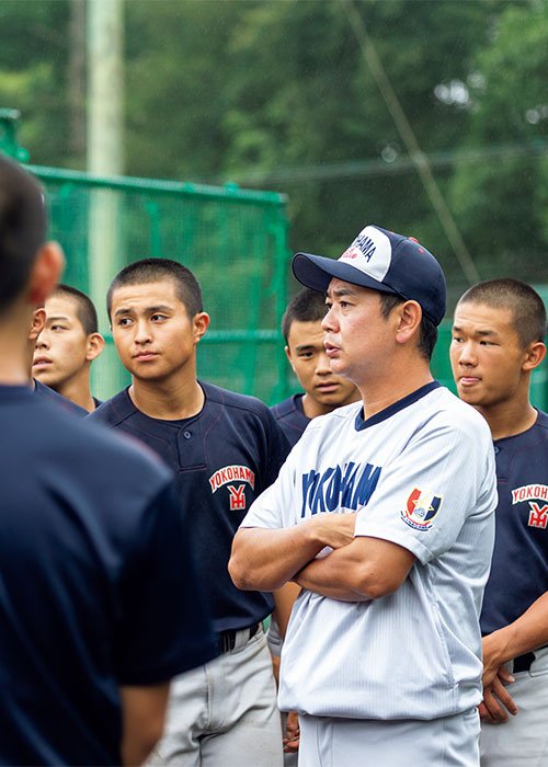 横浜高校野球部を率いる村田監督。2020年に母校の監督に就任