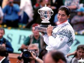 女子テニス　チャンピオン　証明書付き　モニカ・セレシュ 直筆サイン入りフォト 女子テニス チャンピオン 証明書付き モニカ・セレシュ 直筆