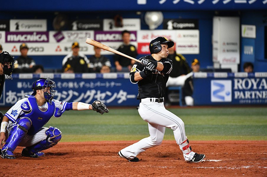 ホークス日本一 陰のmvp 中村晃 長距離砲への変身 本塁打後の涙 プロ野球 Number Web ナンバー