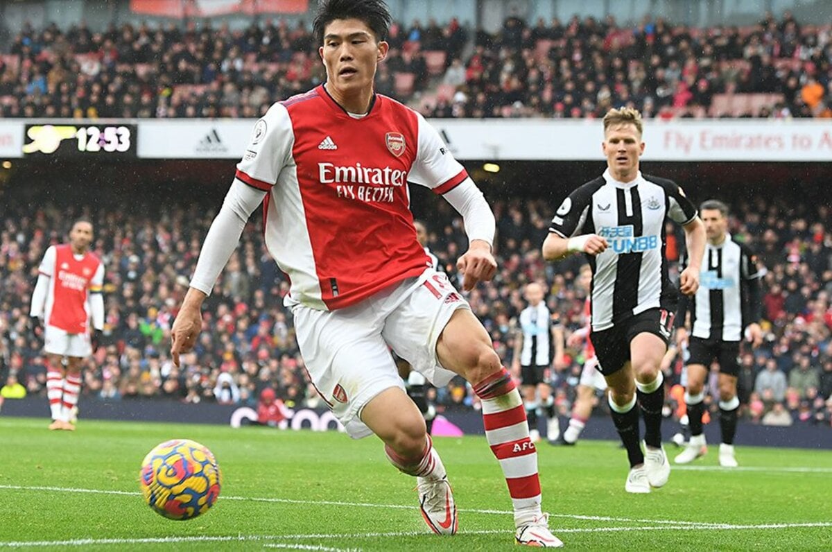 トミ アーセナルでの時間を楽しめ 冨安健洋と 同い年の天才mf のアツい友情 英国識者はコミュ力 アシストを絶賛 プレミアリーグ Number Web ナンバー