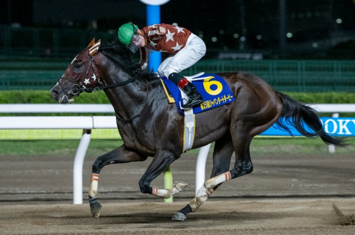 三冠馬フィギュア3体 - スポーツ