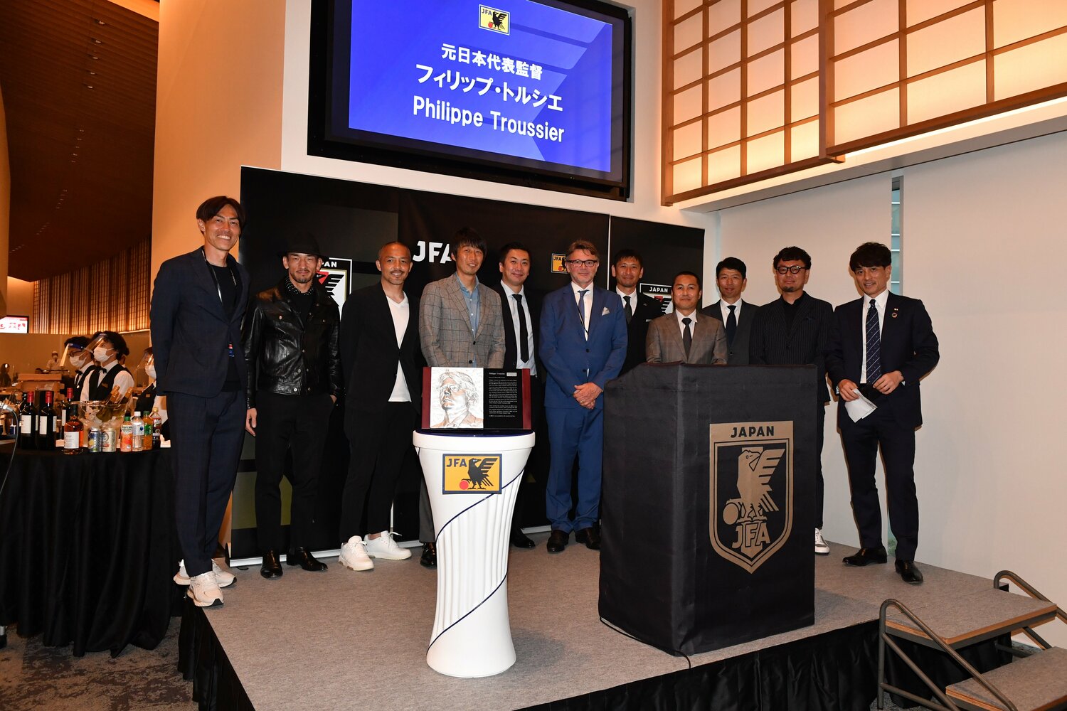 22年6月、ブラジル戦前に行われた「日韓W杯20周年セレモニー」ではトルシエ、小野、中田英寿らが集った　©JFA