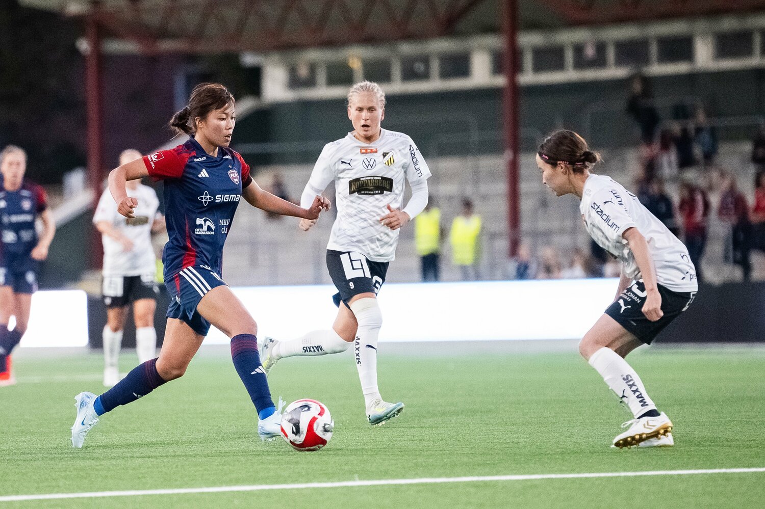 ローゼンゴードでの谷川。ヘッケン戦でもさっそく出場した　©AFLO