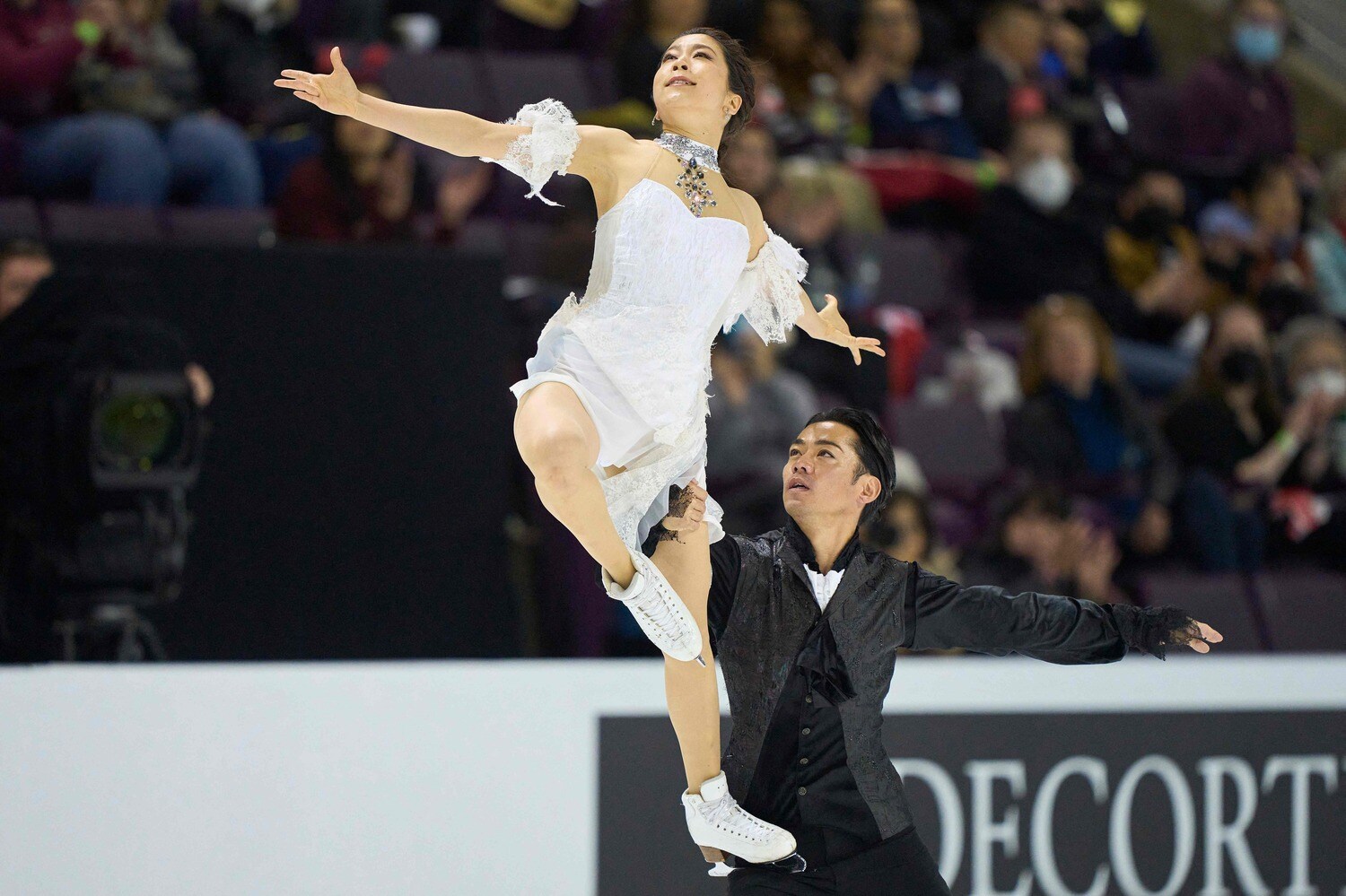 村元・高橋組のフリーの演技　©JIJI PRESS