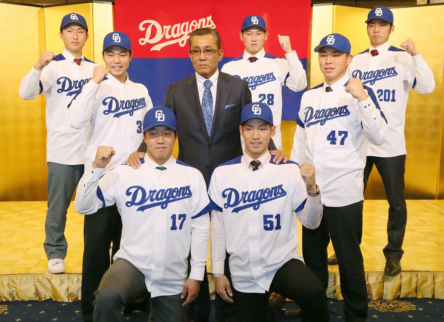 同期入団だった木下さん（一番右上、当時の背番号は201）と京田（右下の51番）