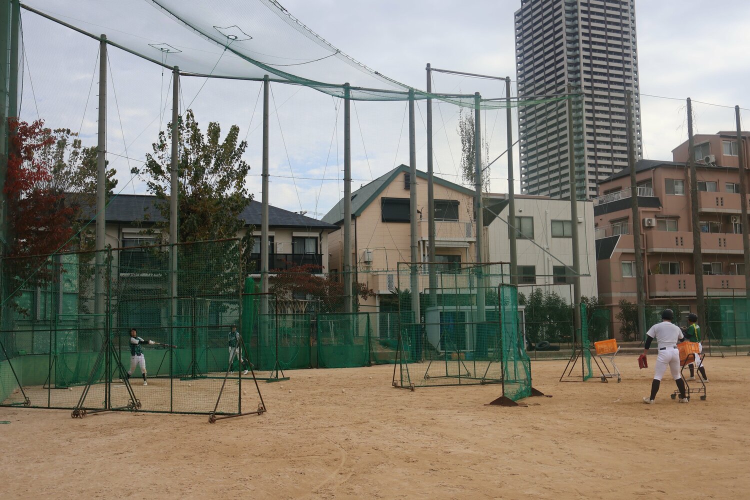 県立高ゆえグラウンドは当然、サッカー部、ラグビー部など他の部と共有　©Fumi Sawai