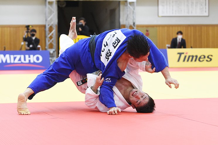 “24分間の死闘”決着の瞬間。阿部の大内刈りが決まった　(C)Itaru Chiba