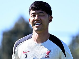 「エンドウ移籍あり? なし?」リバプールサポと“遠藤航の去就”電車で本音討論「プロ中のプロ」「来季もいて」「でもクラブは利益を…」