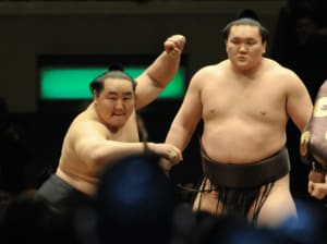 「謹慎明けの朝青龍にヤジが…」朝青龍vs白鵬“伝説の千秋楽相星決戦”、NHKアナは“白熱の50秒”をどう伝えたか「実況歴40年で最高の大相撲だった」