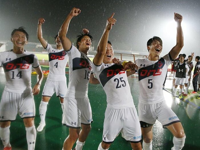 デカくて強い選手が速く走れたら。いわきFCはサッカーの常識を壊すか。<Number Web> photograph by Kyodo News
