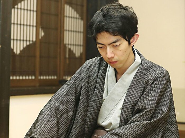 藤井棋聖の過密日程と“羽生伝説”。中村太地七段が語る将棋と体調管理。＜Number Web＞ photograph by KYODO