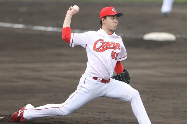 チームにおいて最年少の一軍キャンプ参加者となった小林。目標は開幕ローテ入りと力強い ／ photograph by JIJI PHOTO