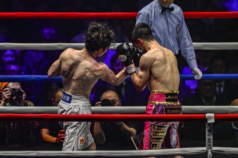 寺地拳四朗vs.ユーリ阿久井政悟。3月13日、両国国技館　©Takuya Sugiyama