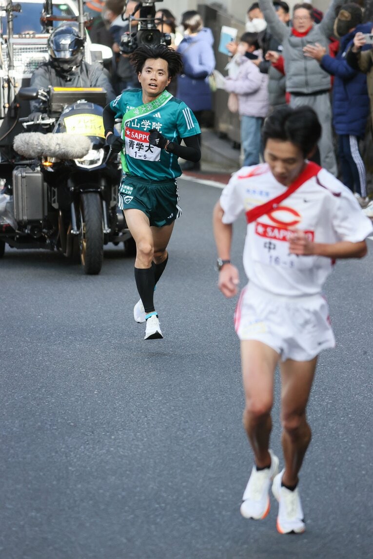 5区を区間新記録で走り、有終の美を飾った青学大の若林　©︎JMPA