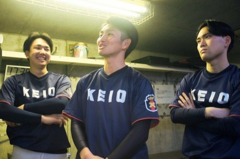 慶應義塾高校野球部の学生コーチを務める（写真左から）松浦廉、片山朝陽、松平康稔 ／ photograph by Yuki Suenaga