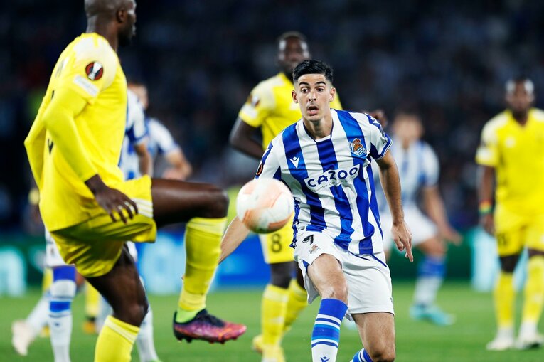 “クボコールに応えるヘディングアシスト”だけでない久保建英の強み 「自信に満ちる右サイドでの落ち着き」をELで撮った(7)