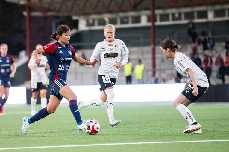 ローゼンゴードでの谷川。ヘッケン戦でもさっそく出場した　©AFLO