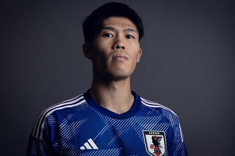 名門アーセナルの一員として存在感を高める冨安健洋。アビスパ時代の指導者が見た“伝説”とは？ ／ photograph by Mark Metcalfe ｰ FIFA/Getty Images