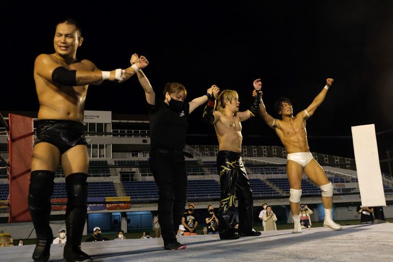 佐藤光留プロデュース『真夏の変態祭り』で諏訪魔に大仁田、鈴木みのるも大暴れ！ 灼熱の旧川崎球場で“1日6試合”の佐藤が感じたのは…？(25)