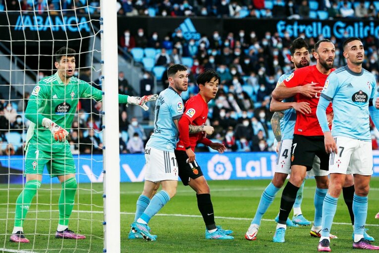 なぜ久保建英が“幻のアシスト”直後、代理監督と言い合いに？ レアル戦前に好調だがマジョルカは…〈撮影者の視点〉(24)